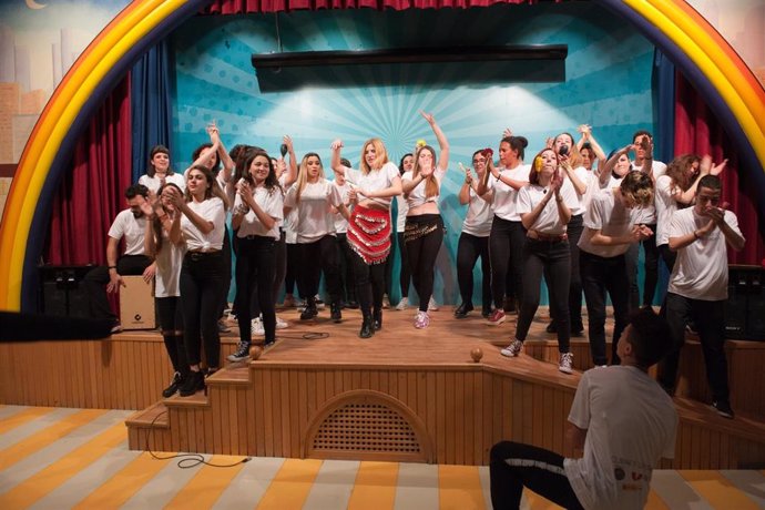 'Aprendiendo El Voluntariado: Curar Y Cantar'