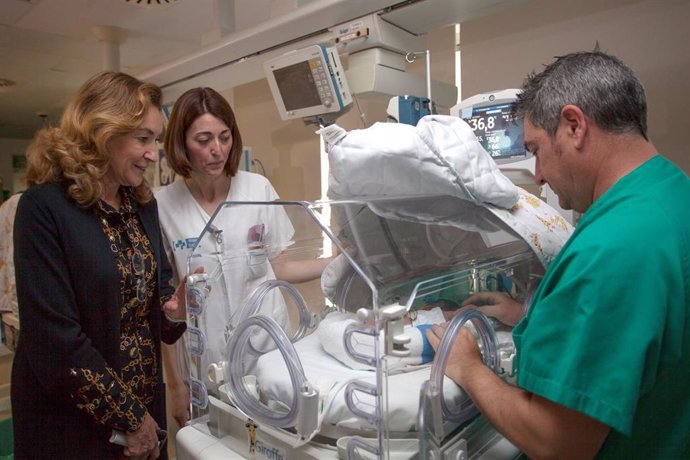 El Hospital San Pedro de Logroño renueva la dotación completa de incubadoras de 