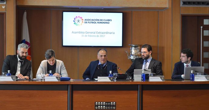 Javier Tebas asistió a la Asamblea de la Asociación de Clubes de Fútbol Femenino