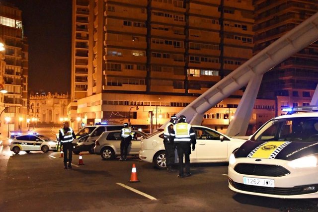 Valencia.- Sucesos.- Detenidos cuatro menores acusados de incendiar varios conte