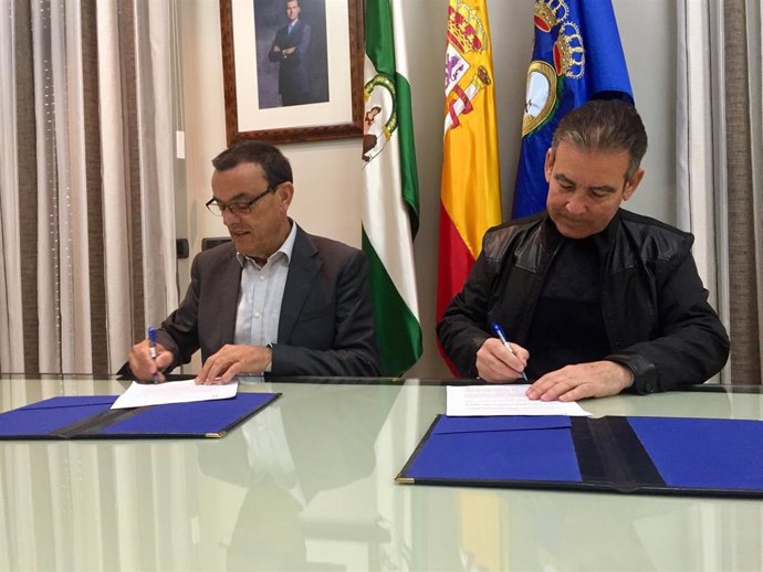 Huelva.- Diputación y la orquesta Manuel de Falla firman un convenio para llevar
