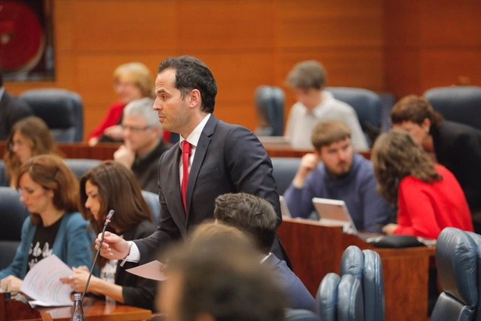 Aguado promete crear el defensor denunciante de corrupción y "revolucionar" las 