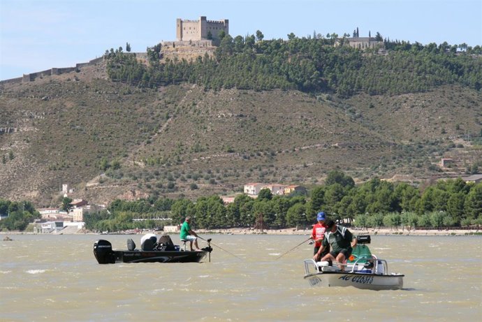 Pesca en el embalse de Mequinenza