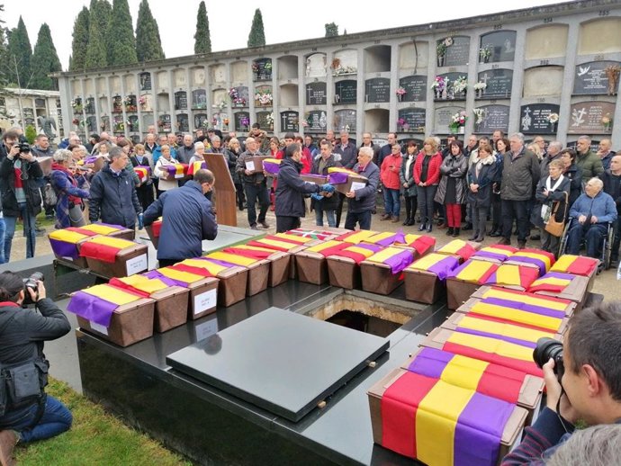 Inhumados en el cementerio de Pamplona los restos de 46 víctimas del franquismo 