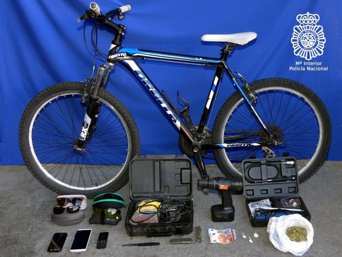 Sucesos.- Detenido en Salamanca un camarero por vender droga en el bar donde tra