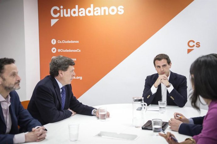 Foto de la reunión entre Albert Rivera, Nacho Prendes y Juan Carlos Quer
