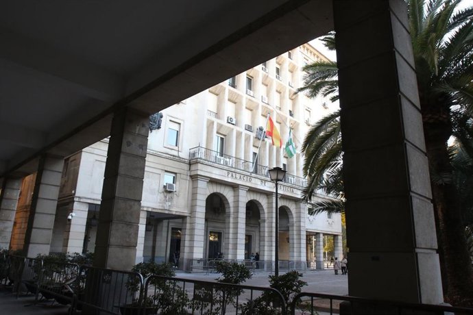 Sevilla.-Tribunales.- Acusado de asaltar el chalet del policía local dice que fu