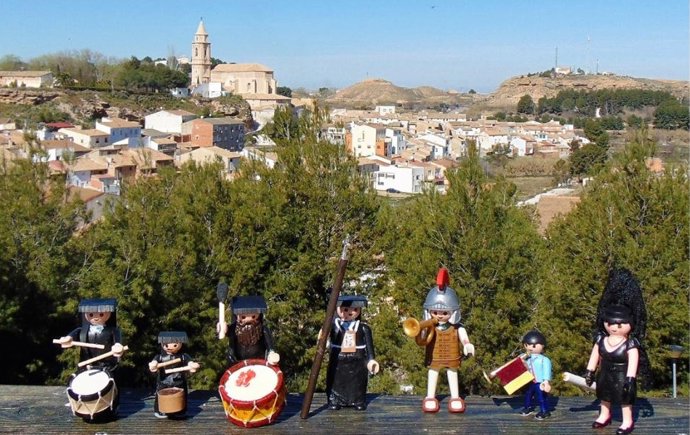 Una procesión de Playmobil recrea la Semana Santa de Híjar