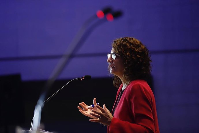 Montero tacha de "escándalo de grandes proporciones" la información conocida sob