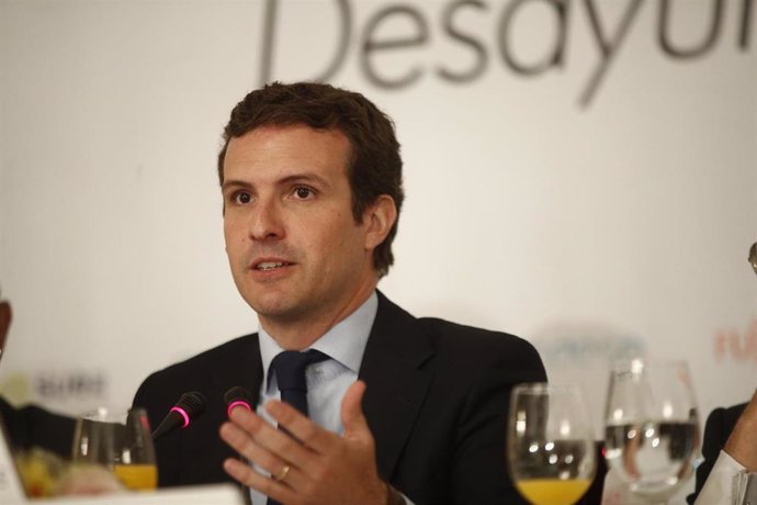 Casado (PP) insiste nel castellanu como llingua vehicular y defende que les coof