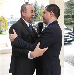 Venezuela.- Cavusoglu ratifica en una reunión con Arreaza el apoyo del Gobierno 