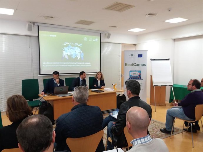[Sevilla] Nota Y Foto De Economía: Economía Acompaña A Una Decena De Pequeños Mu