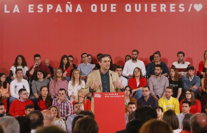 Pedro Sánchez junto a Susana Díaz, participan en un acto público en Córdoba