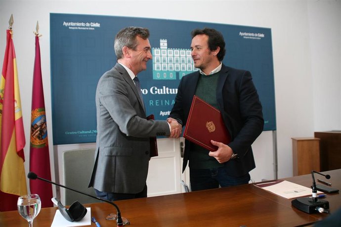 Cádiz.- UCA y Ayuntamiento firman el convenio para los nuevos usos del Rectorado