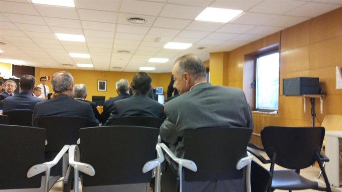 AMPL.- Orden de detención para el exsenador Miguel Zerolo por el 'caso Las Teres