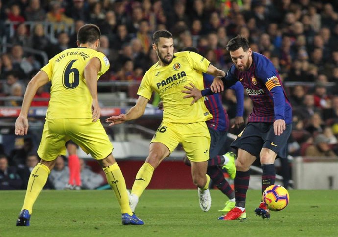 Soccer: La Liga - FC Barcelona v Villarreal
