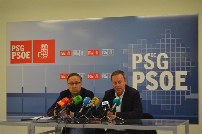 El secretario del PSOE en Ourense, Rafael Rodríguez Villarino, en la rueda