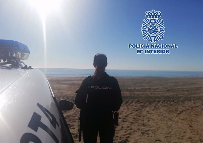 Policia Nacional Nota De Prensa Y Foto "La Policía Nacional Detiene A Una Mujer 