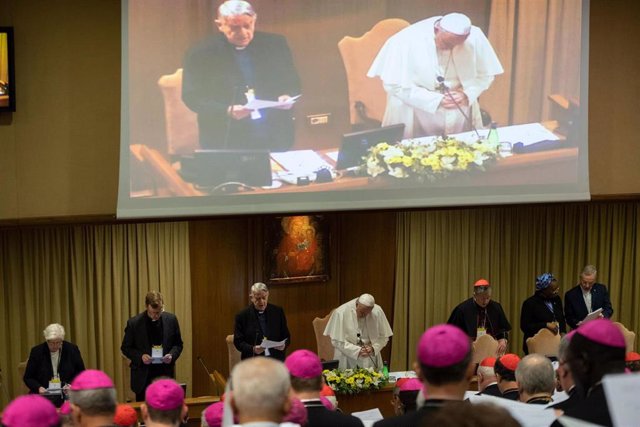 Pope leads meeting to discuss rampant pedophilia in Catholic church