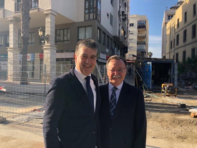 Cosidó afirma que "las concertinas no son ninguna solución" y prioriza más recur