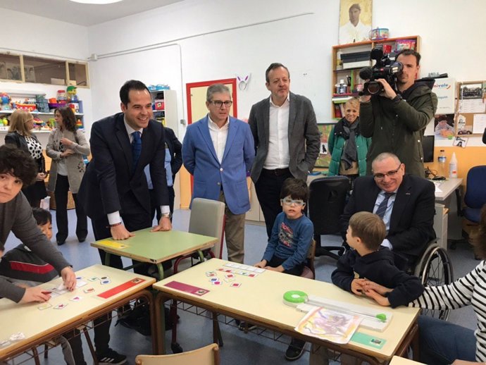 Aguado garantizará que las familias madrileñas con hijos con discapacidad puedan