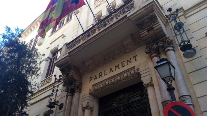 El Parlament aprova la Llei de Consells Escolars que incorpora a inspectors i el