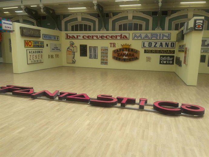 Rótulos y carteles luminosos 'de toda la vida' se dan cita en la exposición de l