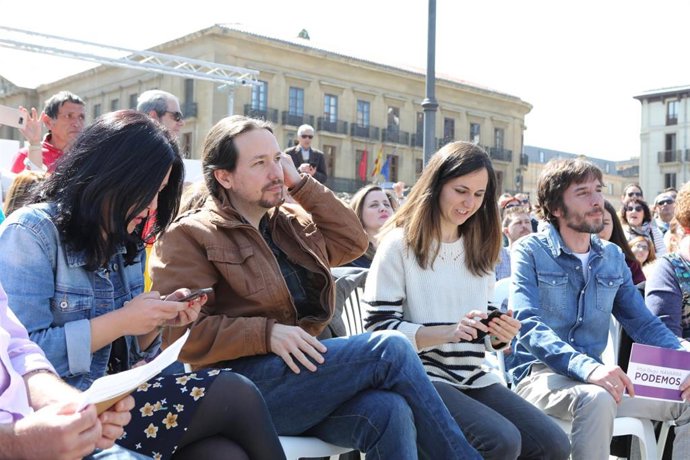 El secretario general de Podemos, Pablo Iglesias, participa en un encuentro con 