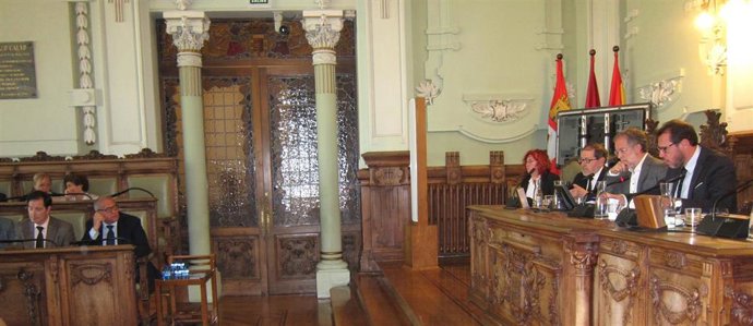 El Ayuntamiento de Valladolid defiende, sin acuerdo con PP y Cs, su apoyo a la S