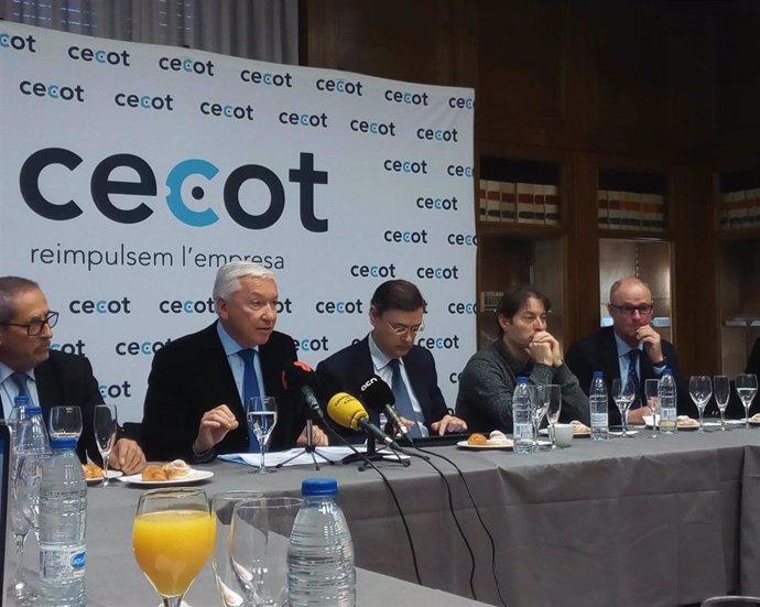 El presidente de Cecot, Antoni Abad, en la comparecencia ante los medios