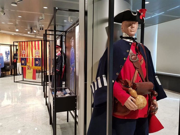Una exposición repasa los 300 años de los Mossos d'Esquadra a través de sus unif