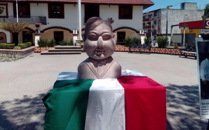 El busto de López Obrador en San Luís Potosí genera burlas en las redes