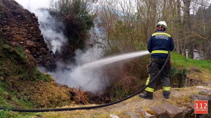 Sofocados los ocho incendios provocados en las últimas horas en Cantabria