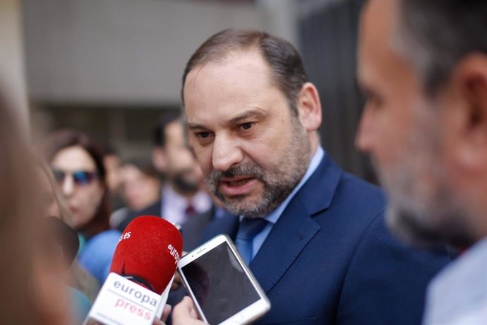 Ábalos afirma que a Cs "no le preocupa el transfuguismo" y ha acabado haciendo "