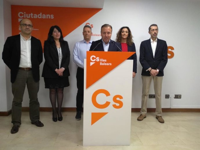 28A.- Cs Acusa A Sánchez De "Desenterrar Les Restes De Franco" Quan El Franqui