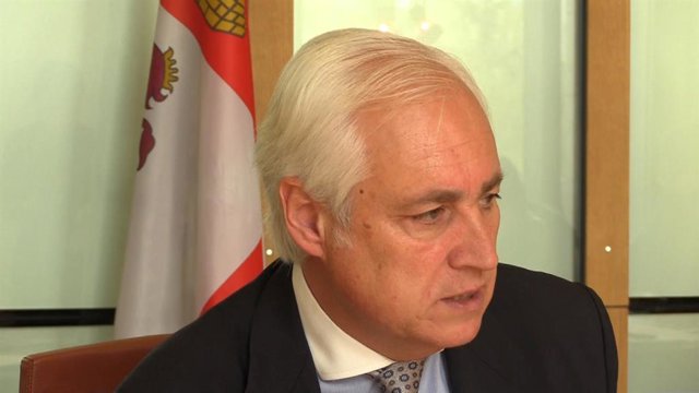 El presidente del TSJCyL cree que sólo el poder judicial y la monarquía actúan d