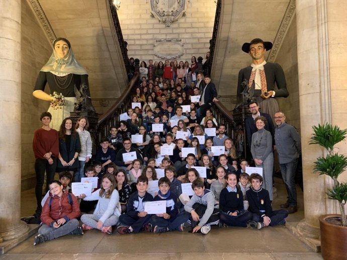 Un total de 120 alumnes de 19 centres de Mallorca participen en el set compra