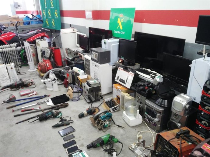 Los siete detenidos por 80 robos en viviendas de Pontevedra y Lugo vendían los o