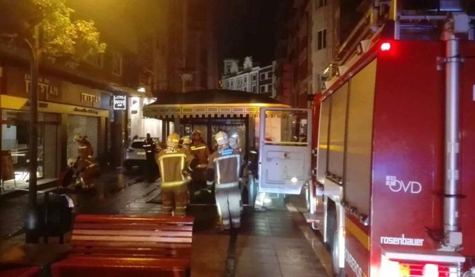 Sucesos.- Herido un trabajador en el incendio de un local hostelero de Oviedo