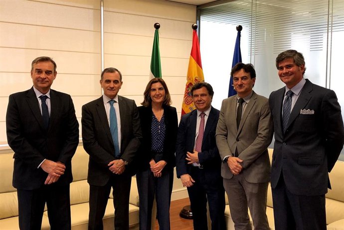 La consejera Rocío Blanco expone al sector cementero andaluz sus líneas de traba