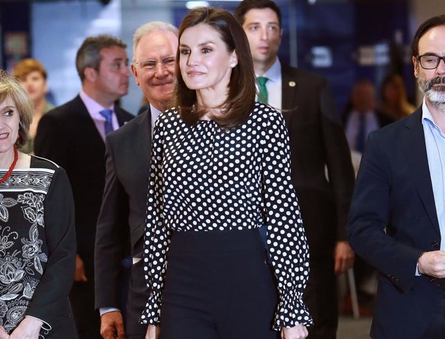 La Reina Letizia recupera el look de la polémica tras volver de Argentina