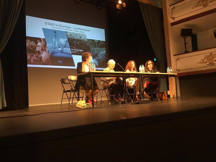 Grups de menors supervisats a Palma compren begudes alcohliques en un superm