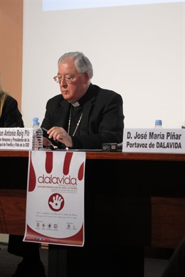 El PSOE de Alcalá estudia tomar medidas legales contra el obispo Reig Pla por lo