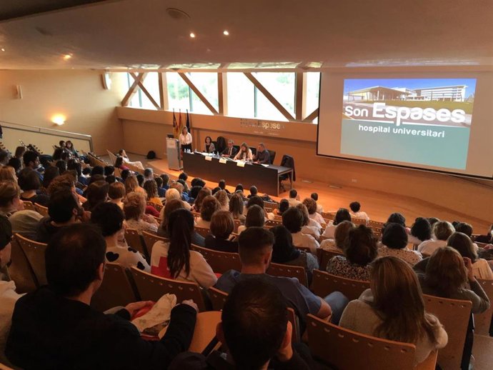 Más de millar de enfermeras de Baleares pueden prescribir medicamentos y product