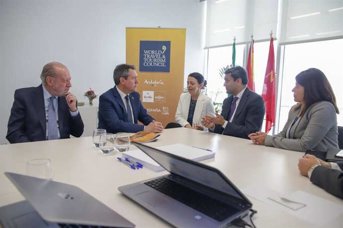 Sevilla.- Turismo.- La Diputación y el Ayuntamiento se reúnen con representantes