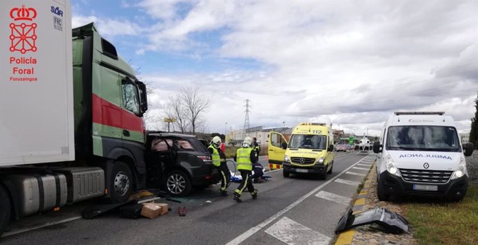 Sucesos.- Dos heridos en un accidente entre un camión y un todoterreno en Tafall
