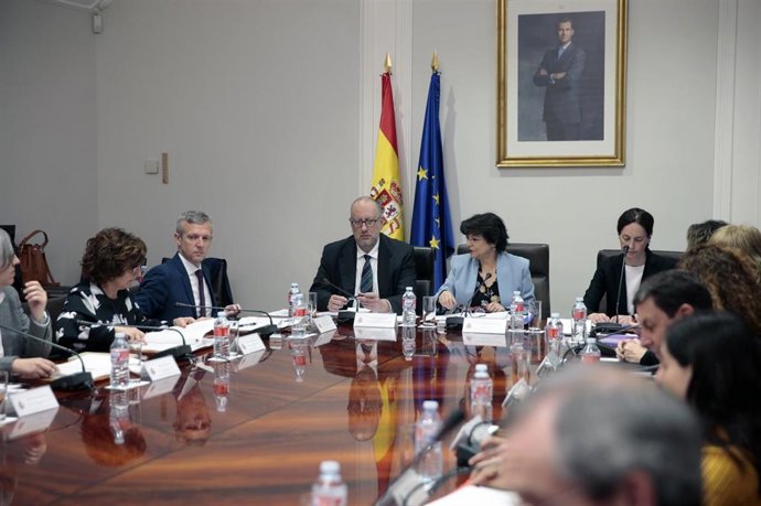 Gobierno y comunidades acuerdan que víctimas de violencia machista accedan a ayu