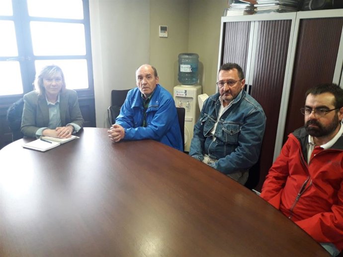 Avilés-. "La empresa o el Ayuntamiento nos están engañando", advierten los traba