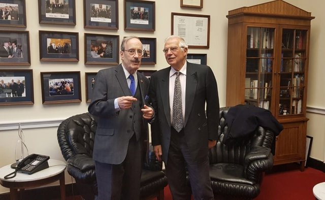 Borrell analiza con John Bolton cómo afrontar la "crisis que empeora" en Venezue