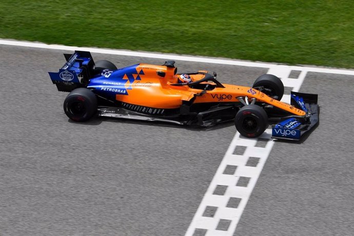 Fórmula 1.- Alonso se despide bien y Russell domina con el Mercedes en Baréin